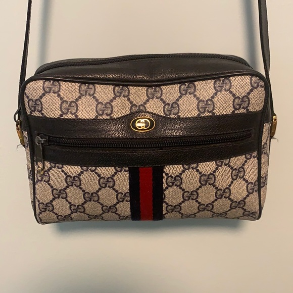 Gucci Handbags - Gucci Crossbody
